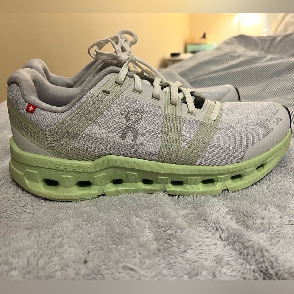 On Cloud women's Cloudgo sz 8.5